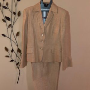 Women’s pant suit